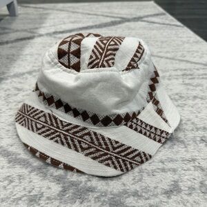 NWT Aerie Off White and Brown Taille Unique Bucket Hat